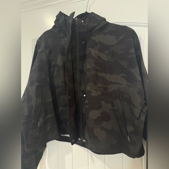 lululemon athletica Dark Green Camouflage Utility Jacket - Picture 5 of 9